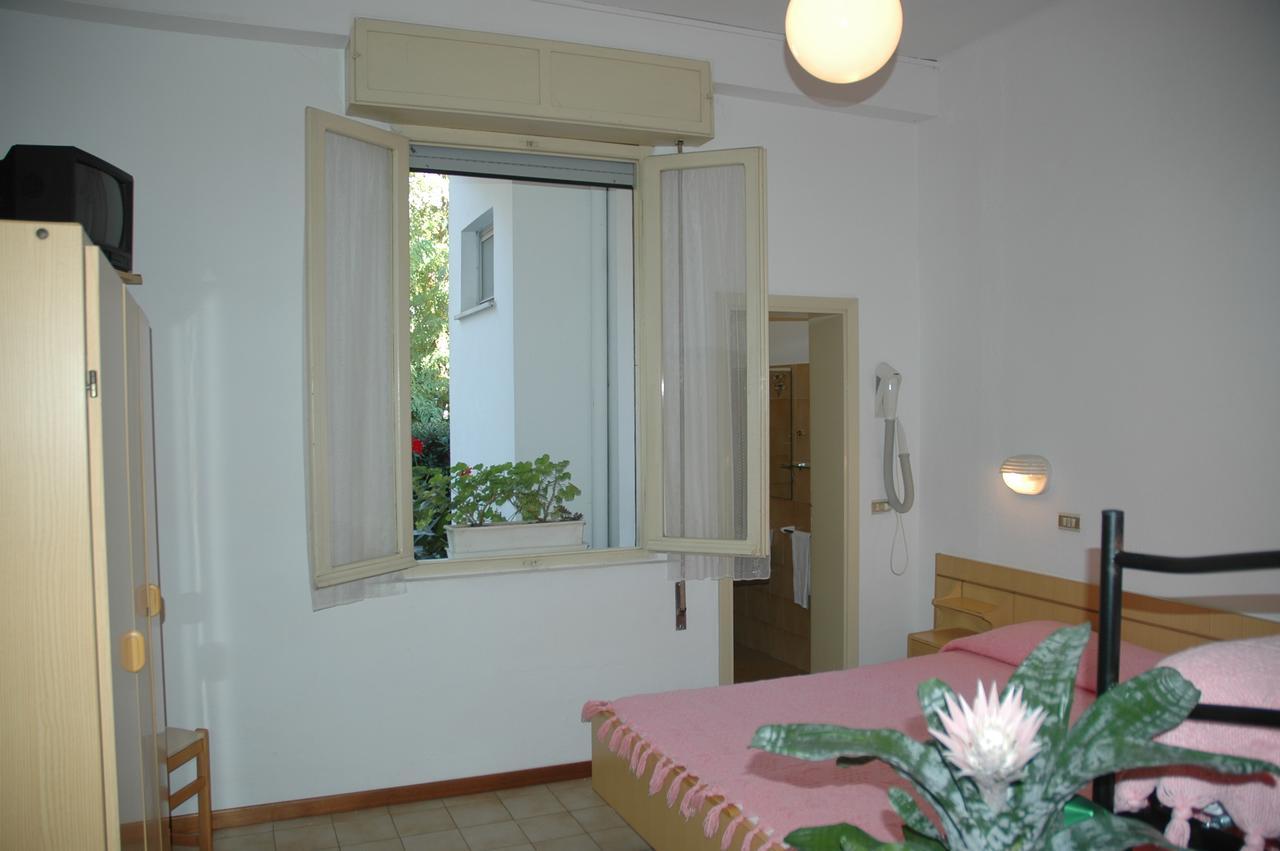 Hotel Pensione Ornella Cesenatico Exterior foto